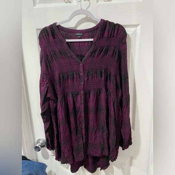 Torrid tunic blouse, women’s plus size 3, 100% rayon, good condition. Smocked - Picture 1 of 7